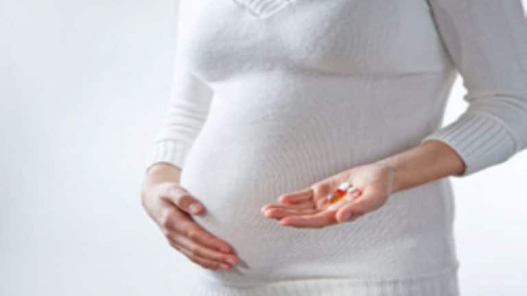pregnant_and_pill_women