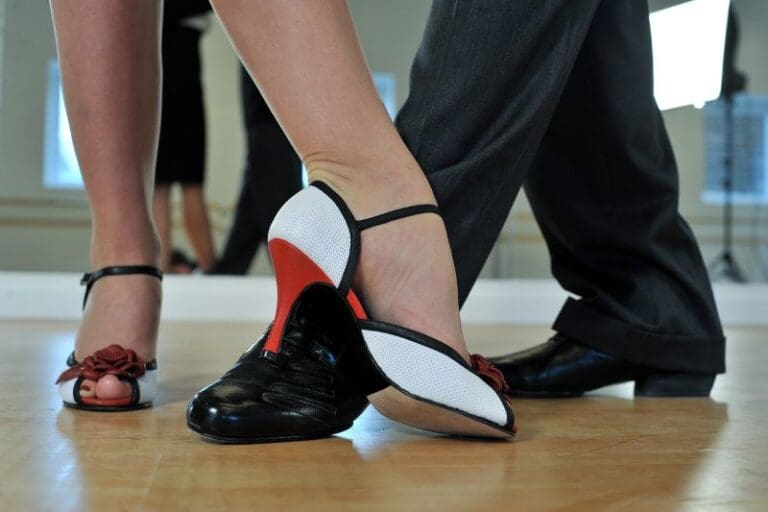 DANCE